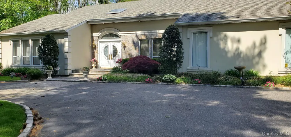 7 Albertson Lane Old Westbury, NY 11568