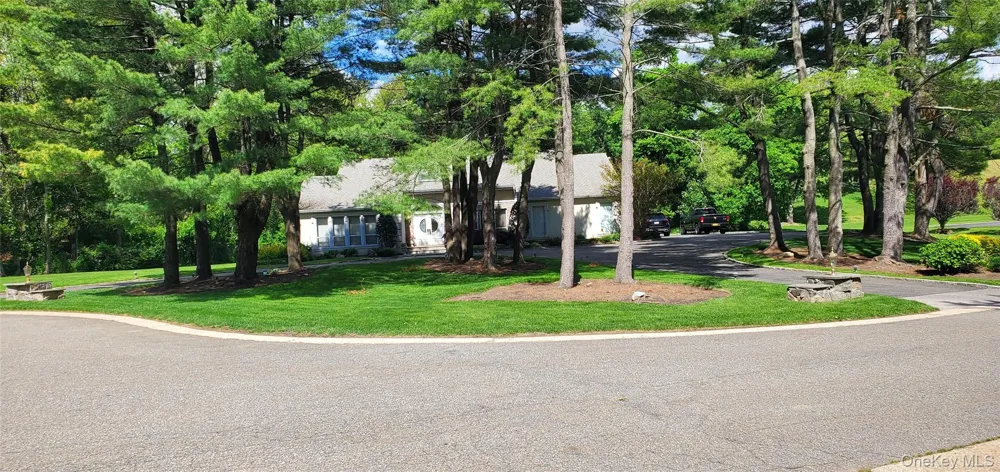 7 Albertson Lane Old Westbury, NY 11568