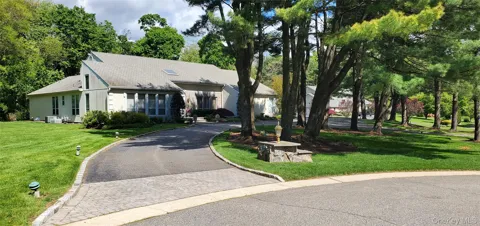 7 Albertson Lane