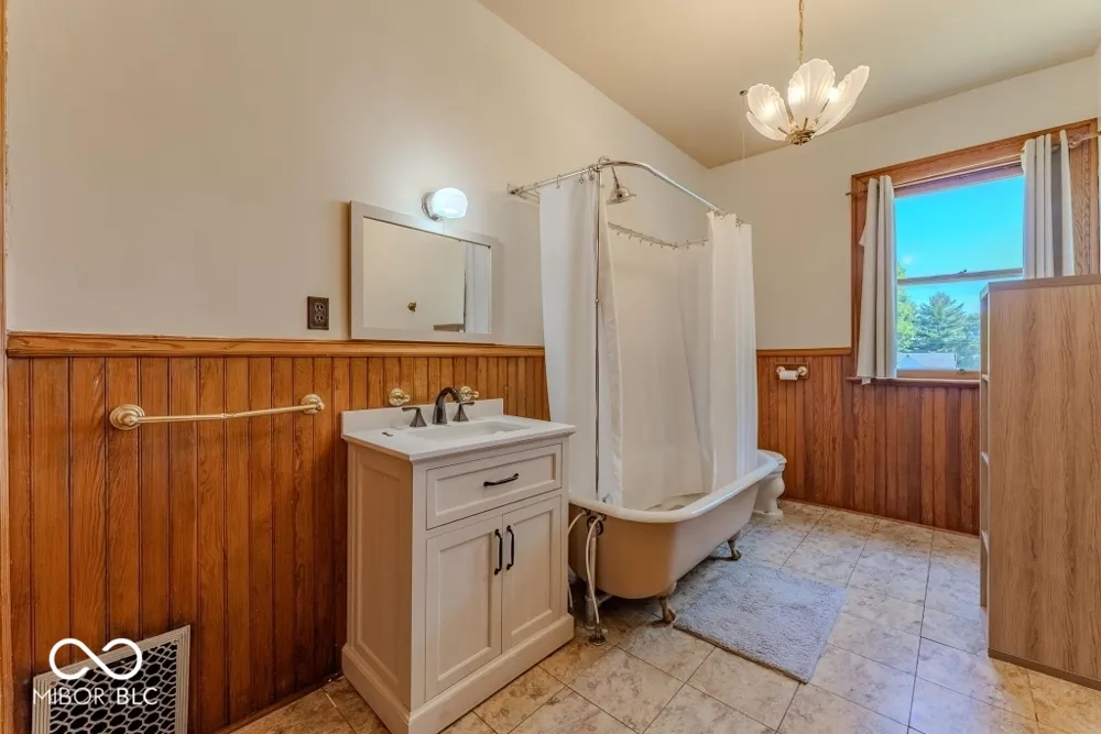932 Washington Street Marion, IN 46952
