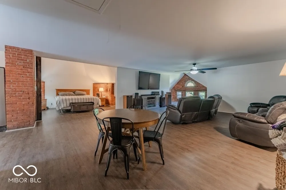 932 Washington Street Marion, IN 46952