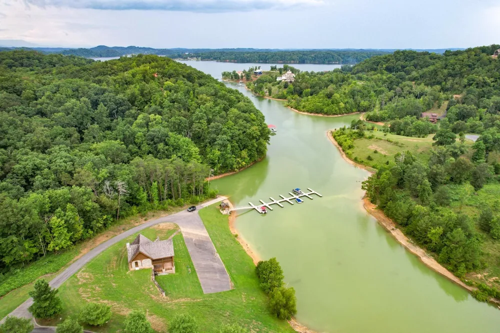 27 Stone Shore Way Dandridge, TN 37725