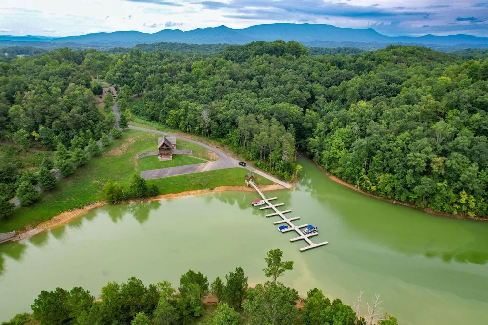27 Stone Shore Way Dandridge, TN 37725