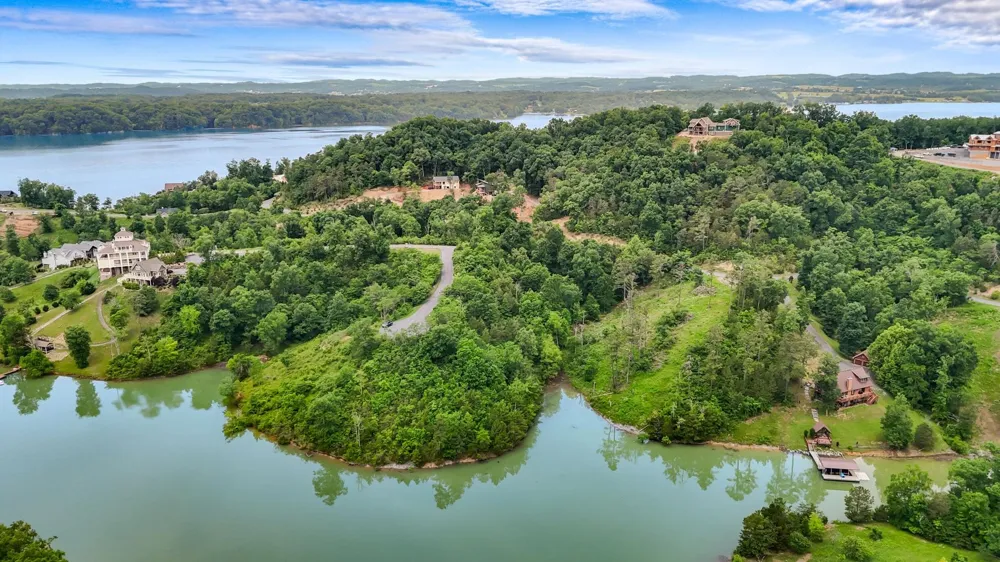 27 Stone Shore Way Dandridge, TN 37725