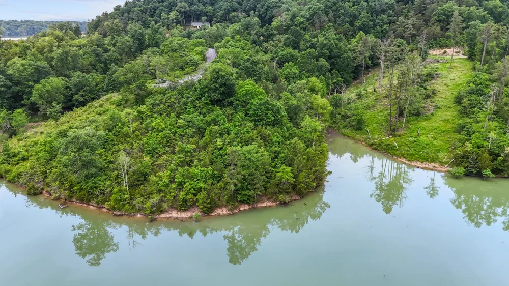 27 Stone Shore Way Dandridge, TN 37725