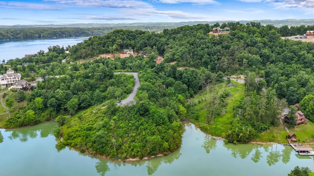 27 Stone Shore Way Dandridge, TN 37725
