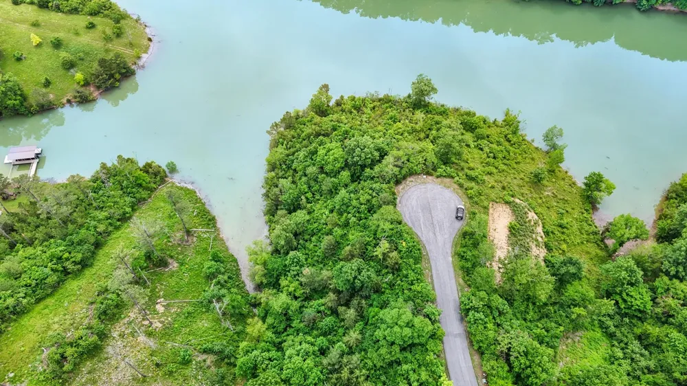 27 Stone Shore Way Dandridge, TN 37725