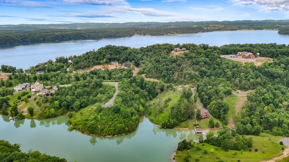 27 Stone Shore Way Dandridge, TN 37725