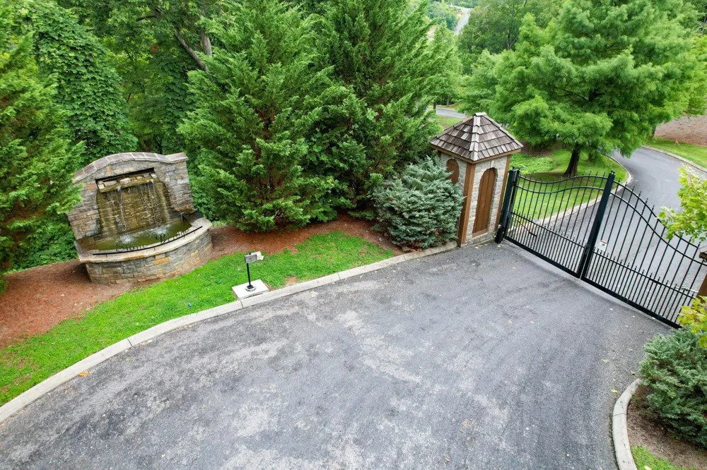 27 Stone Shore Way Dandridge, TN 37725