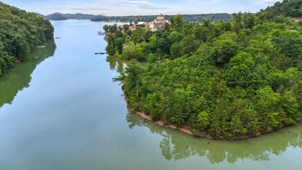 27 Stone Shore Way Dandridge, TN 37725