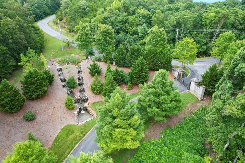 27 Stone Shore Way Dandridge, TN 37725