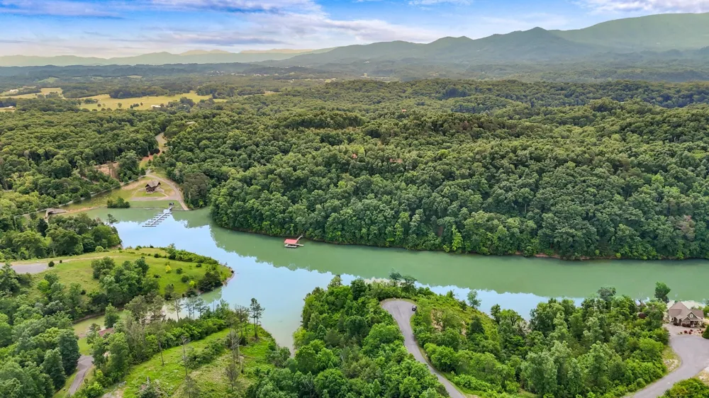 27 Stone Shore Way Dandridge, TN 37725