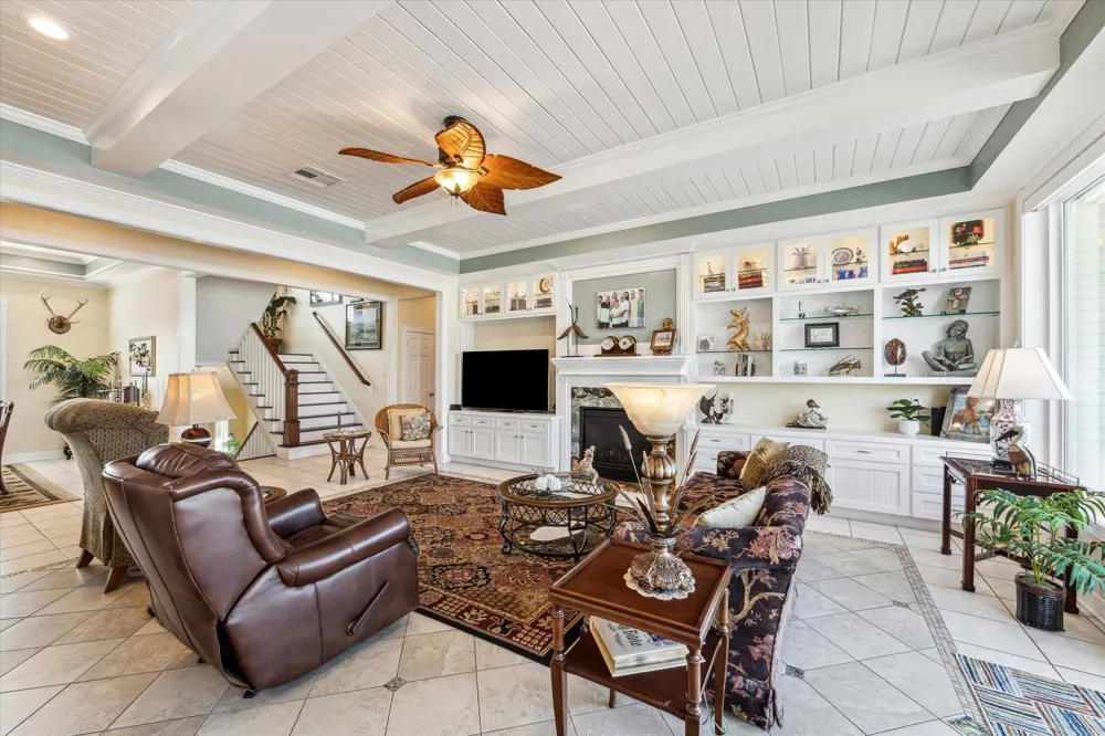 102 Bamaku Bend Tiki Island, TX 77554