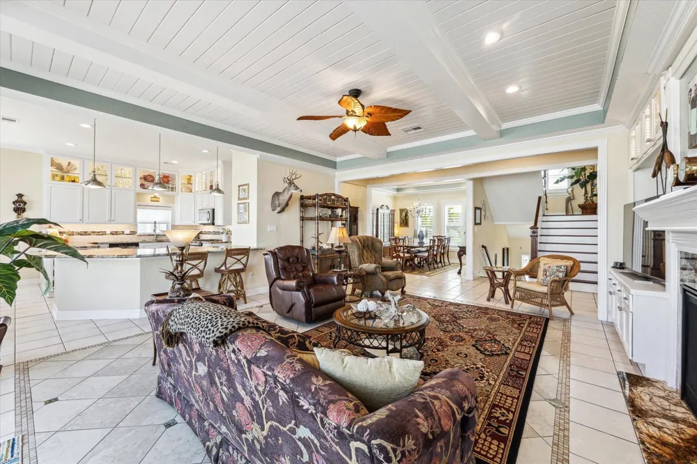 102 Bamaku Bend Tiki Island, TX 77554