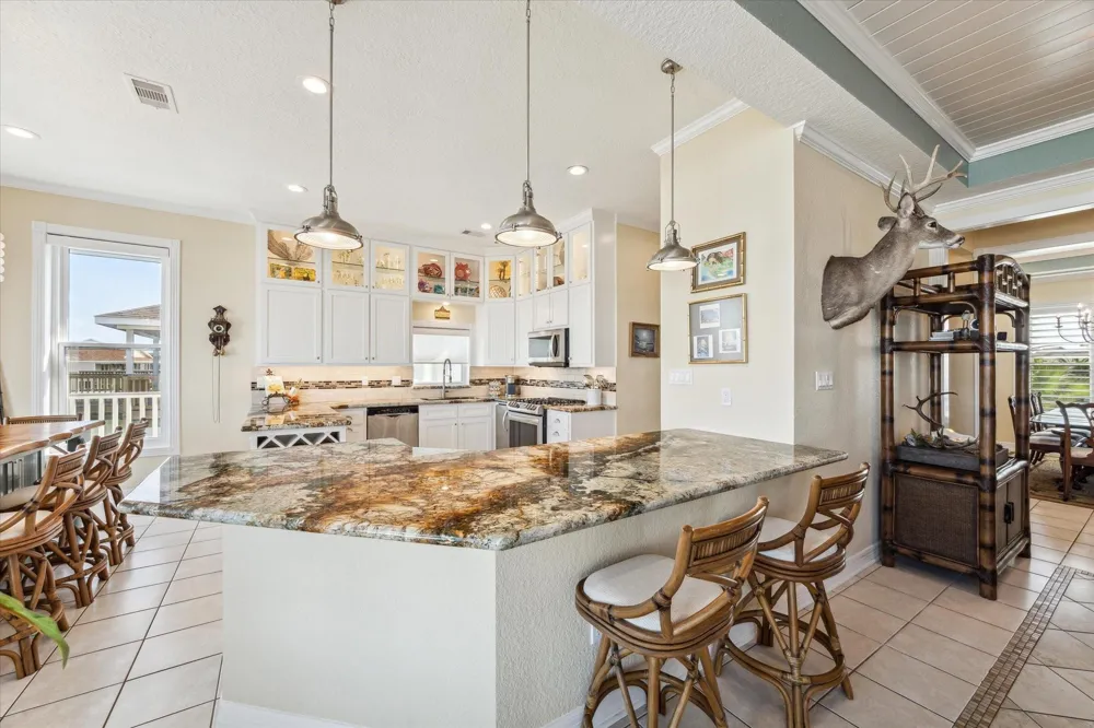 102 Bamaku Bend Tiki Island, TX 77554