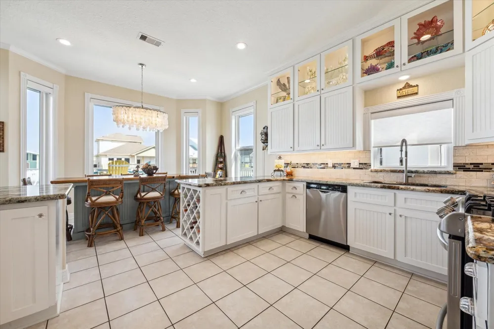102 Bamaku Bend Tiki Island, TX 77554