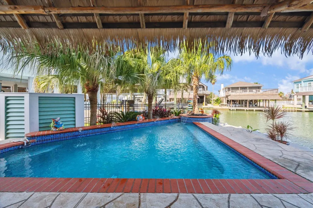 102 Bamaku Bend Tiki Island, TX 77554