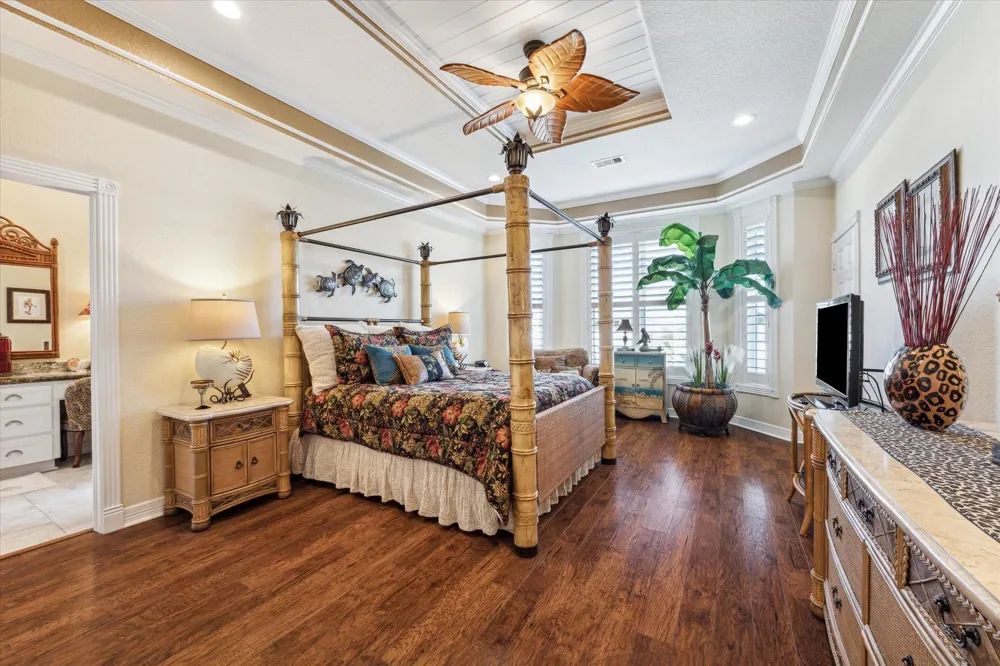 102 Bamaku Bend Tiki Island, TX 77554
