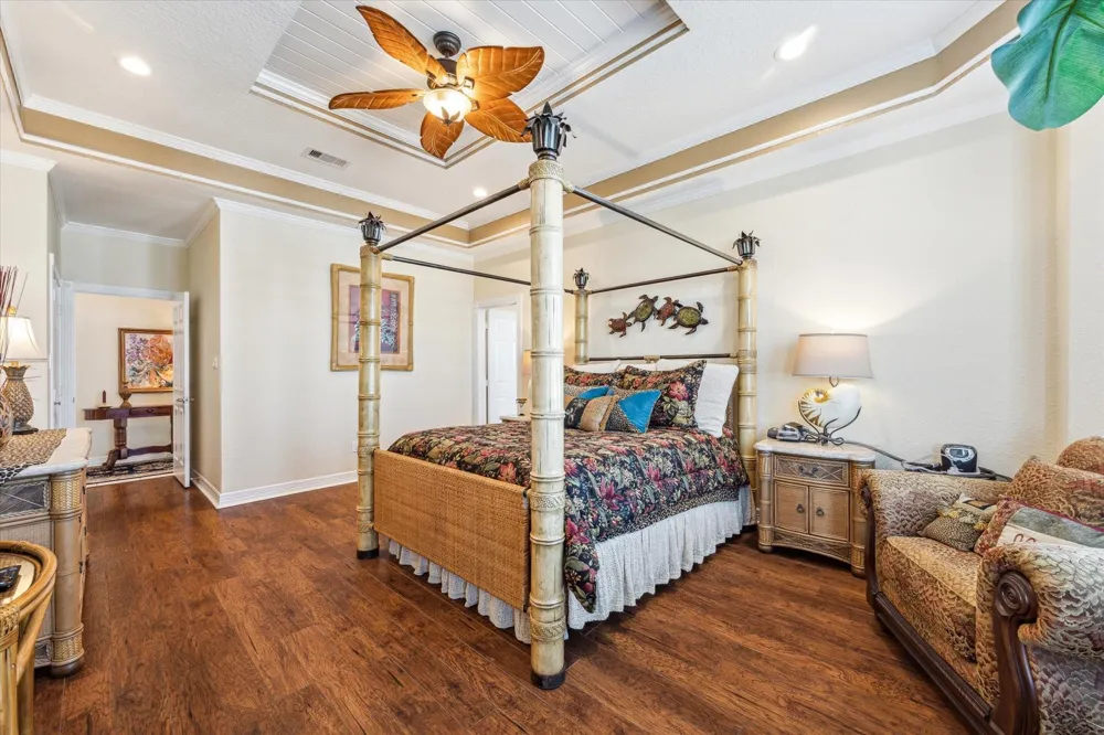 102 Bamaku Bend Tiki Island, TX 77554
