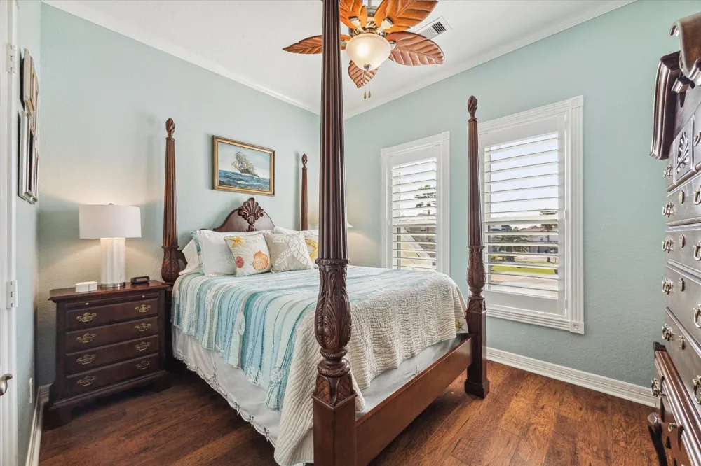 102 Bamaku Bend Tiki Island, TX 77554