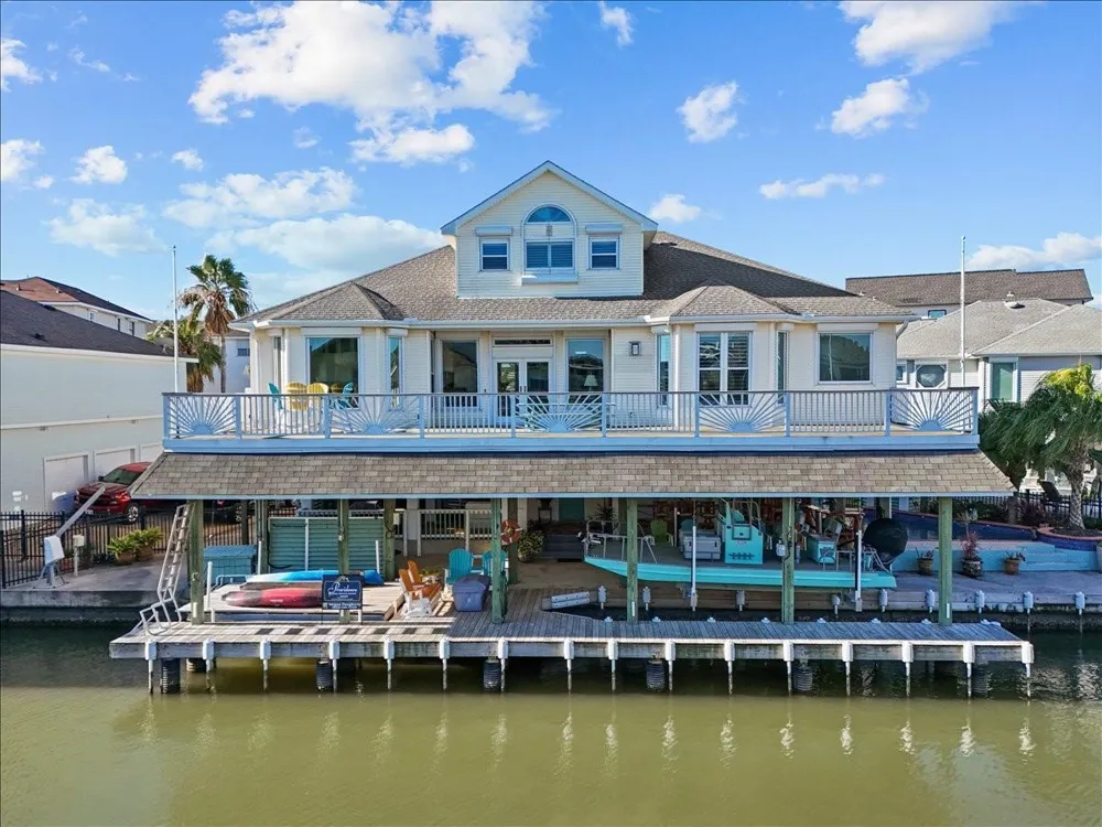 102 Bamaku Bend Tiki Island, TX 77554