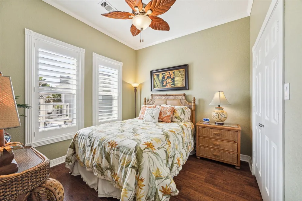 102 Bamaku Bend Tiki Island, TX 77554