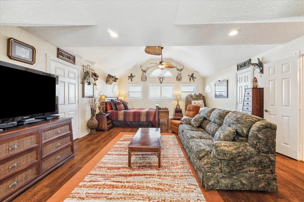 102 Bamaku Bend Tiki Island, TX 77554
