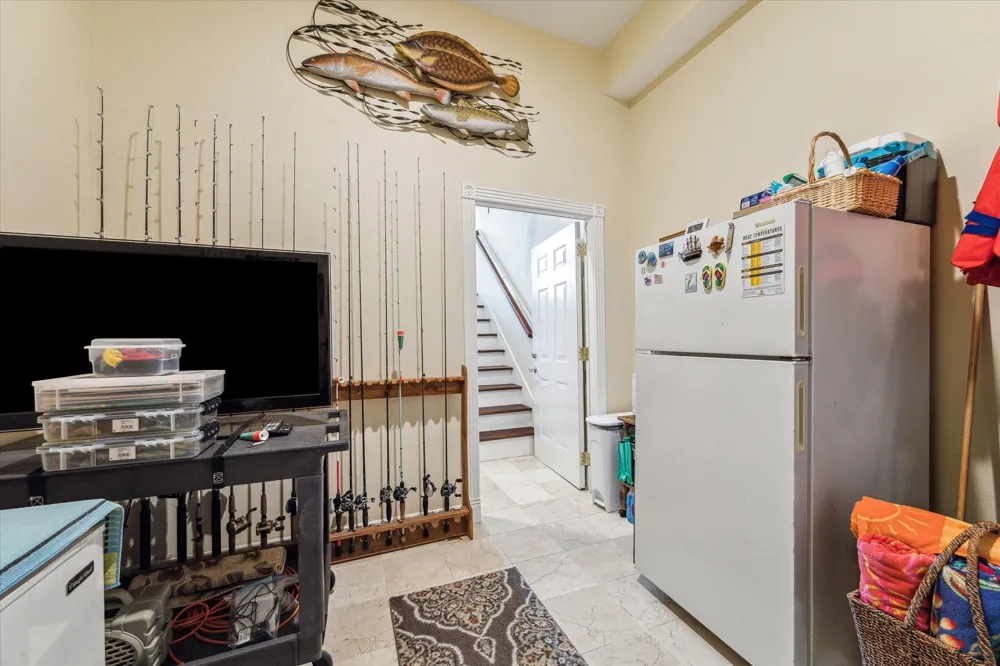 102 Bamaku Bend Tiki Island, TX 77554