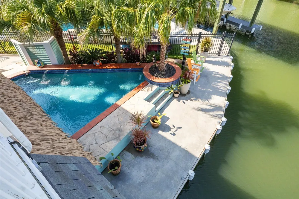 102 Bamaku Bend Tiki Island, TX 77554
