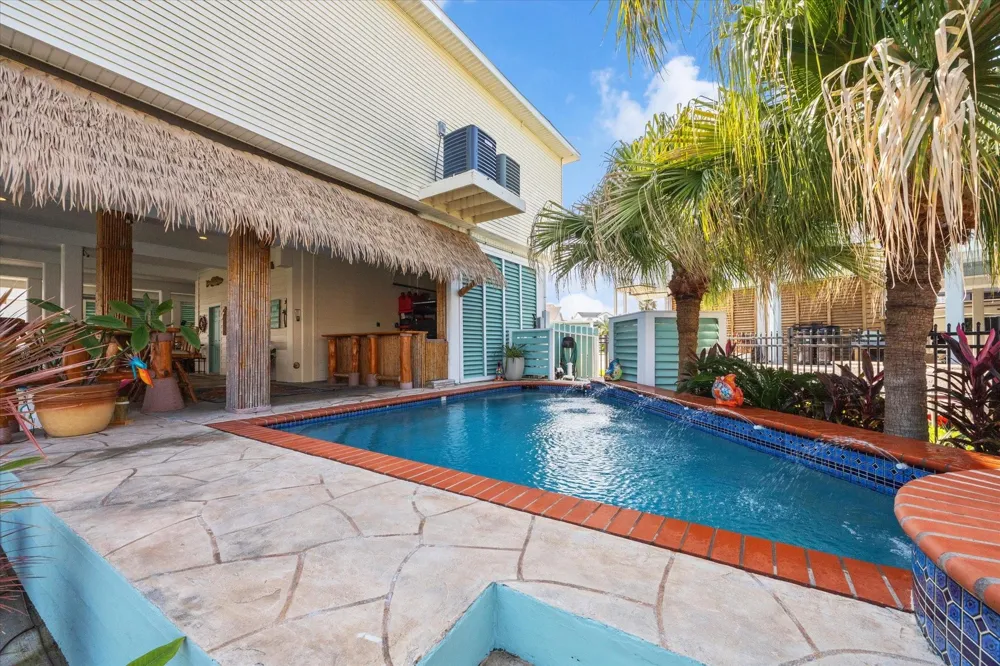 102 Bamaku Bend Tiki Island, TX 77554