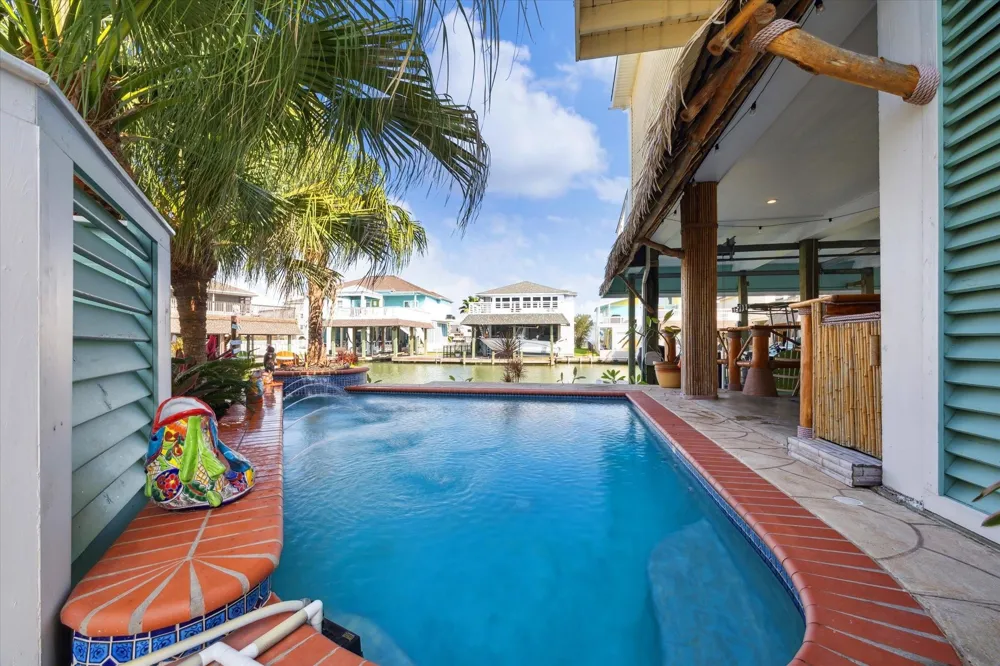 102 Bamaku Bend Tiki Island, TX 77554