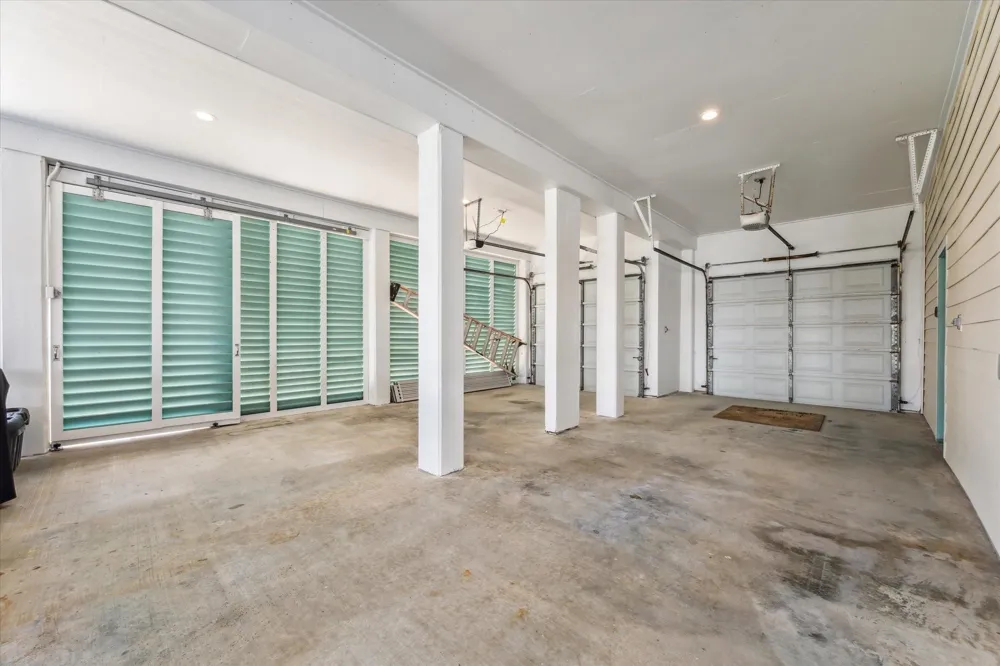 102 Bamaku Bend Tiki Island, TX 77554
