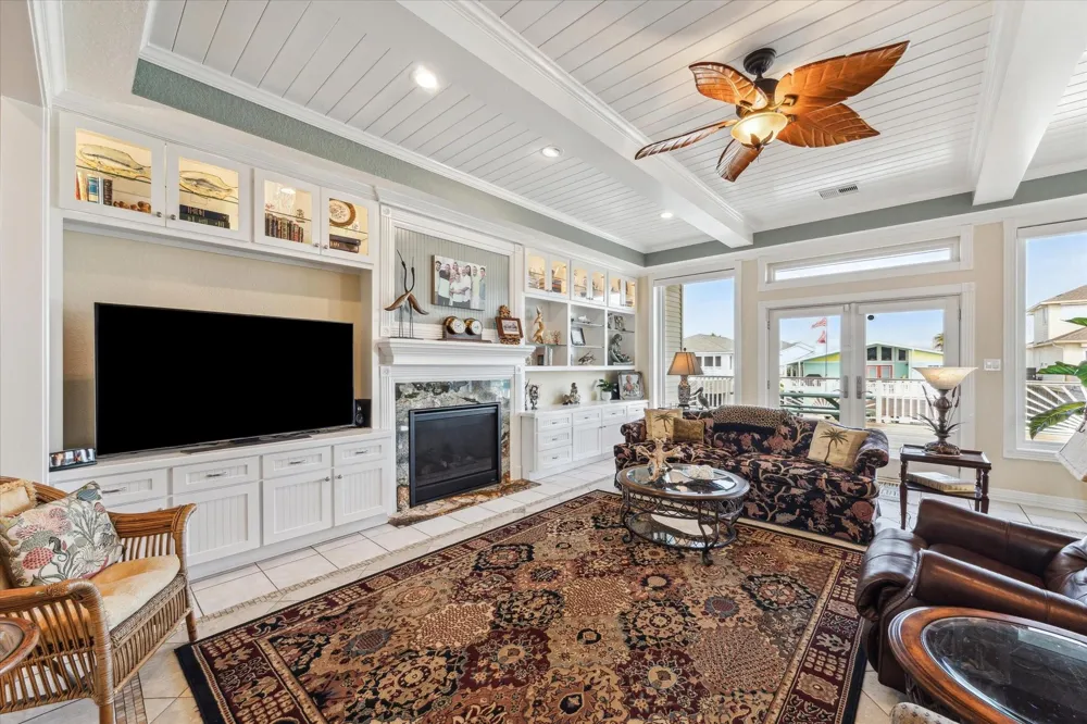 102 Bamaku Bend Tiki Island, TX 77554