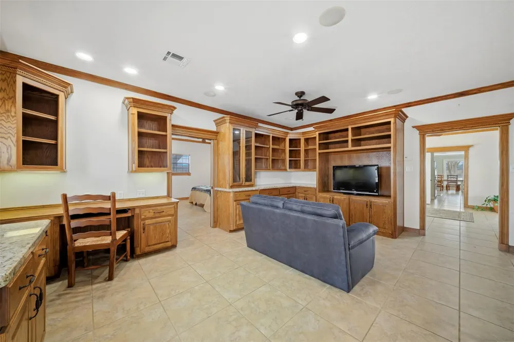 2365 S Fm 46 Franklin, TX 77856