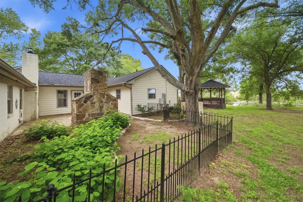 2365 S Fm 46 Franklin, TX 77856
