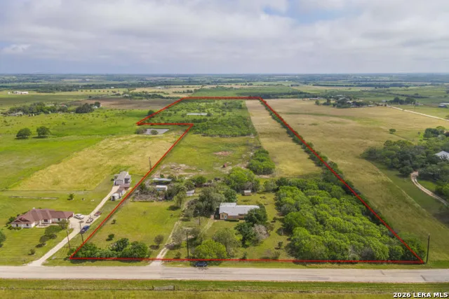 320 Graytown St Hedwig, TX 78152