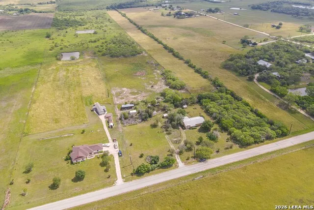 320 Graytown St Hedwig, TX 78152