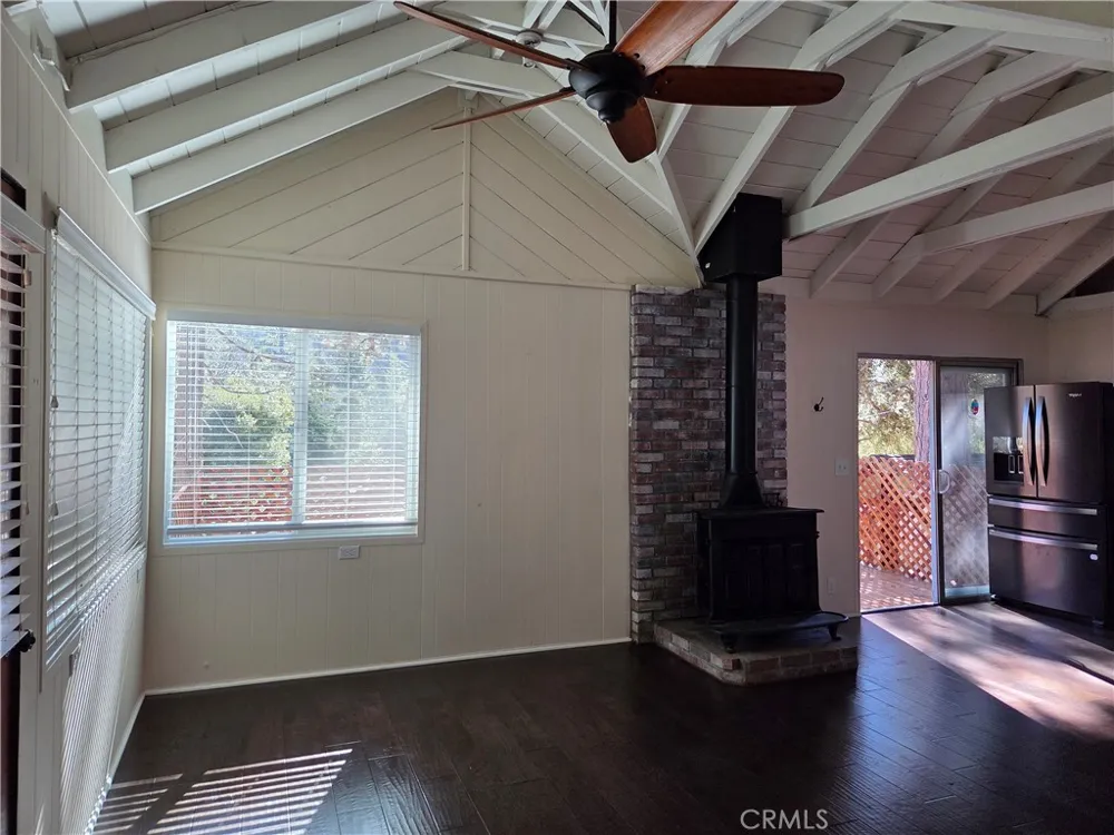 5910 Robin Oak Angelus Oaks, CA 92305