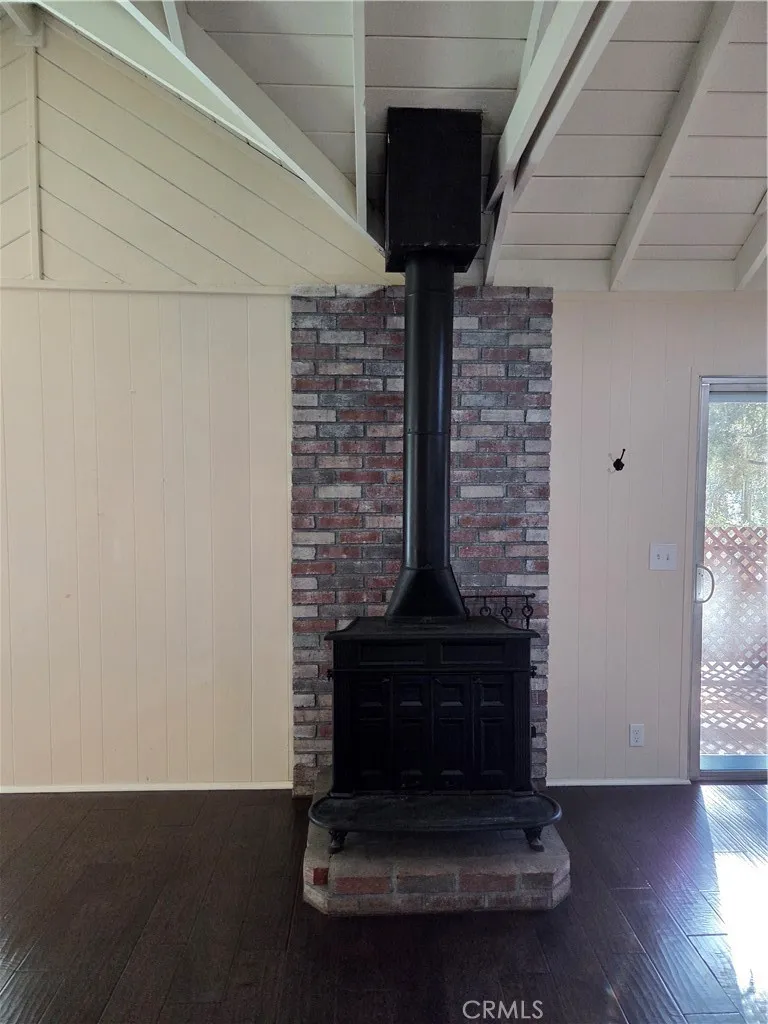 5910 Robin Oak Angelus Oaks, CA 92305
