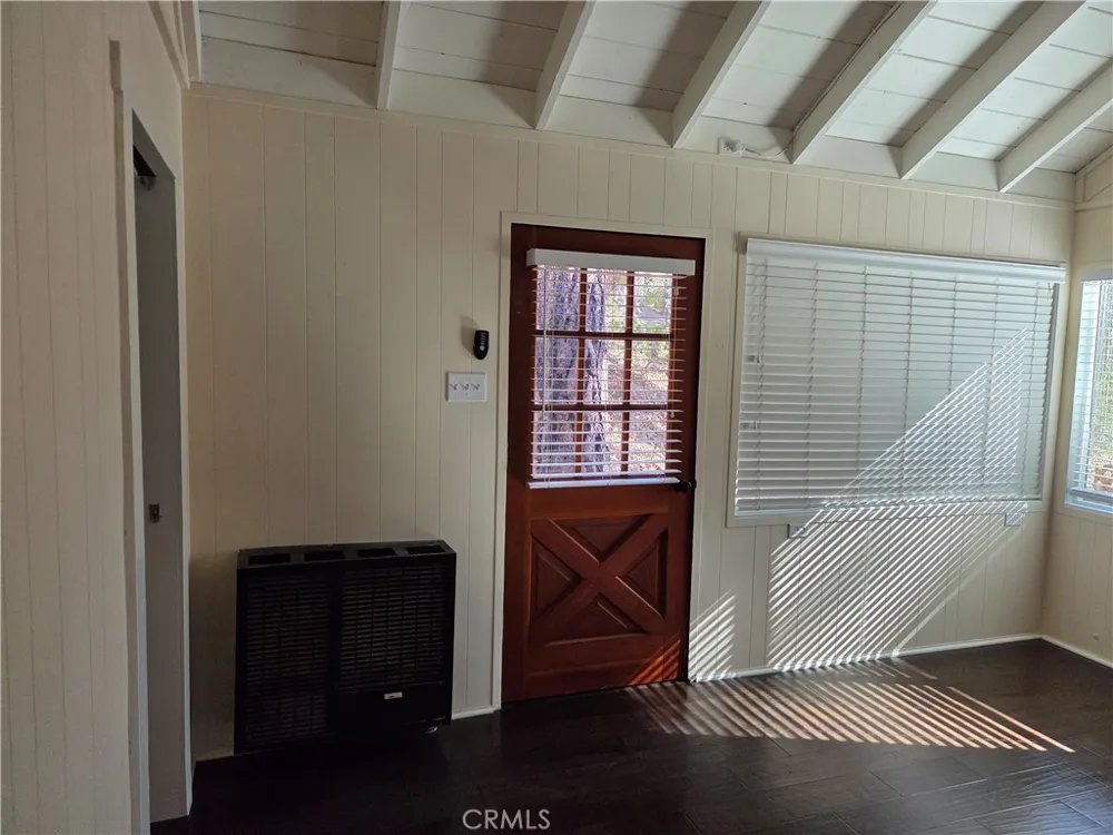 5910 Robin Oak Angelus Oaks, CA 92305