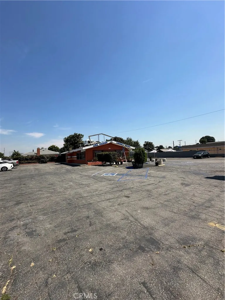 2201 E Alondra Compton, CA 90221