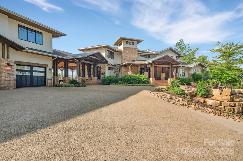 26 Bonnies Cove Trail Mills River, NC 28759