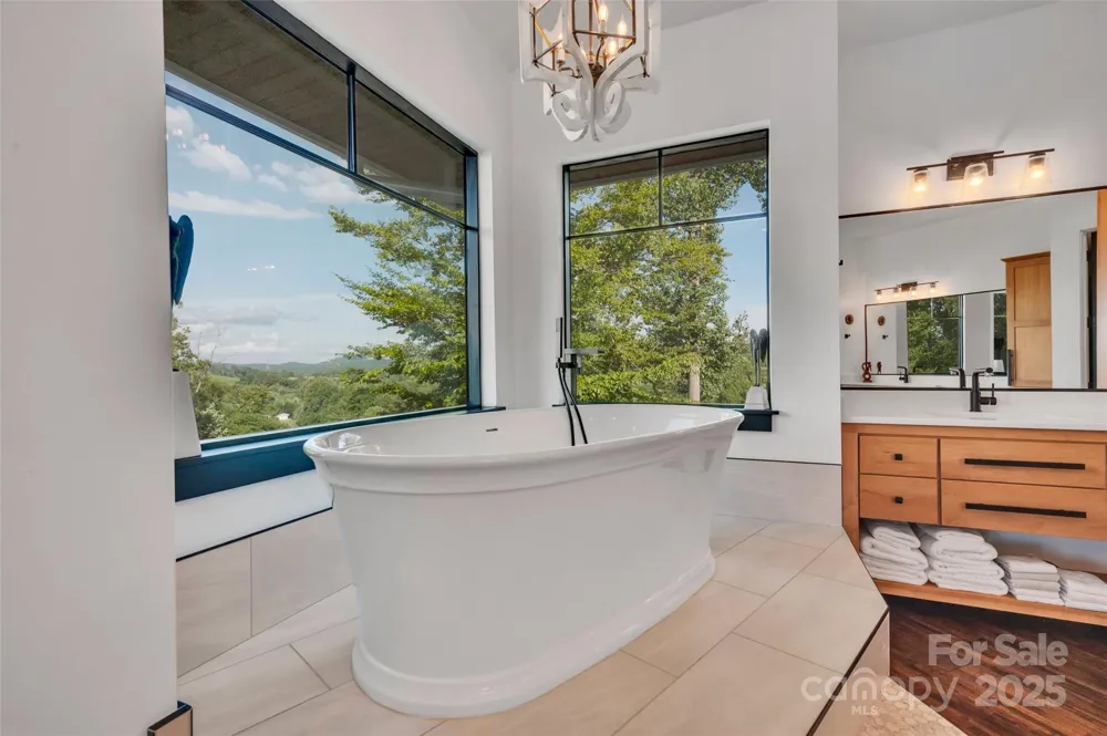 26 Bonnies Cove Trail Mills River, NC 28759
