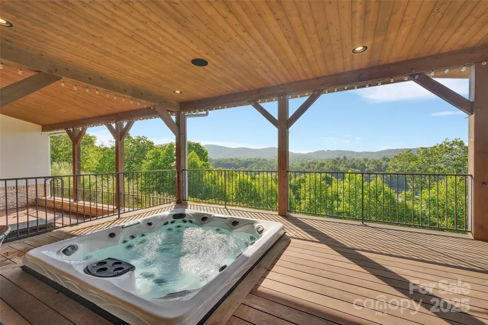 26 Bonnies Cove Trail Mills River, NC 28759