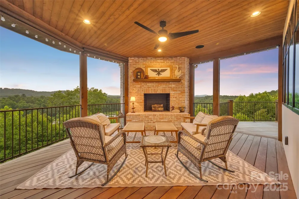 26 Bonnies Cove Trail Mills River, NC 28759