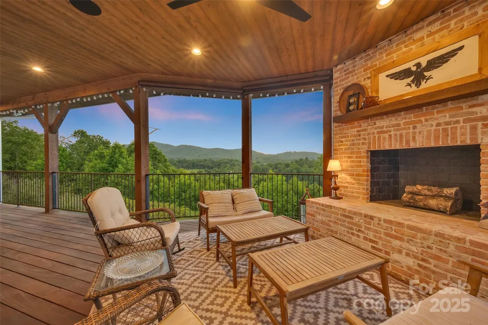 26 Bonnies Cove Trail Mills River, NC 28759