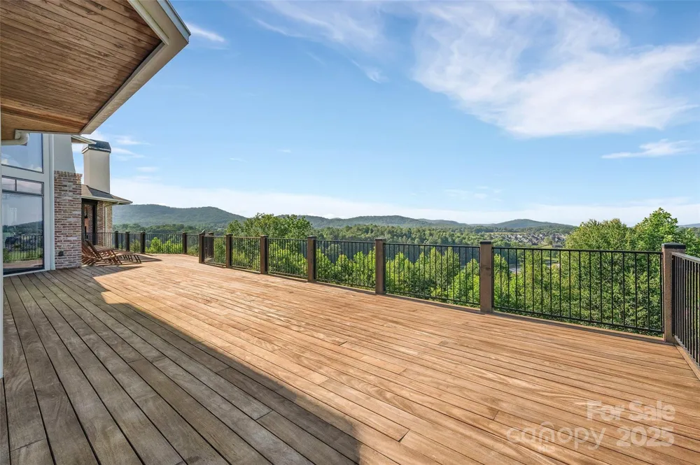 26 Bonnies Cove Trail Mills River, NC 28759