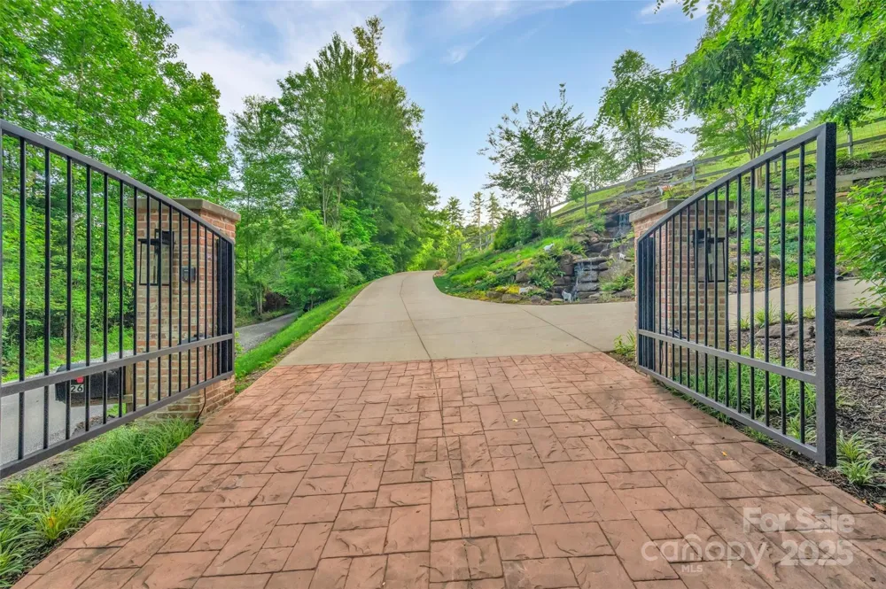 26 Bonnies Cove Trail Mills River, NC 28759