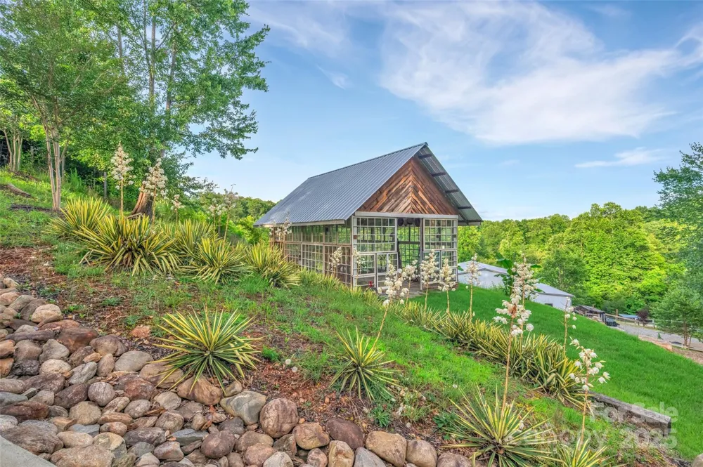 26 Bonnies Cove Trail Mills River, NC 28759
