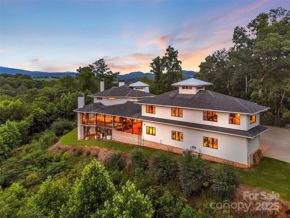 26 Bonnies Cove Trail Mills River, NC 28759
